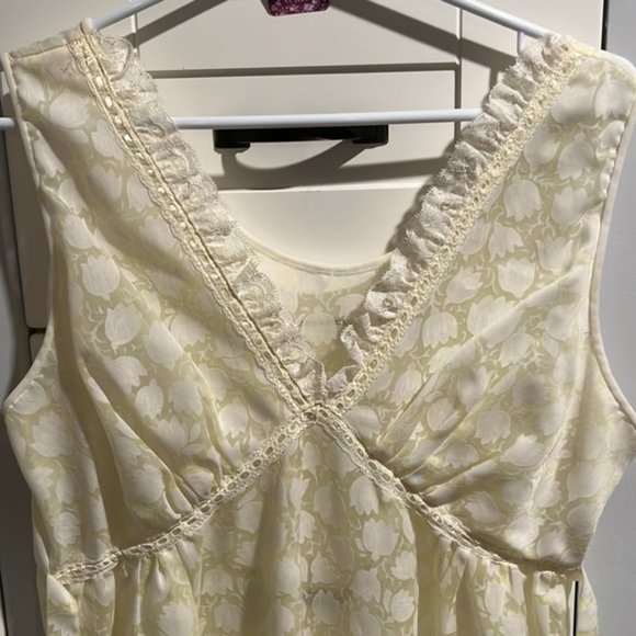 Lat Terrylane Vintage yellow robe and nightie set. Lacey trim. Floral design. M - Picture 6 of 7